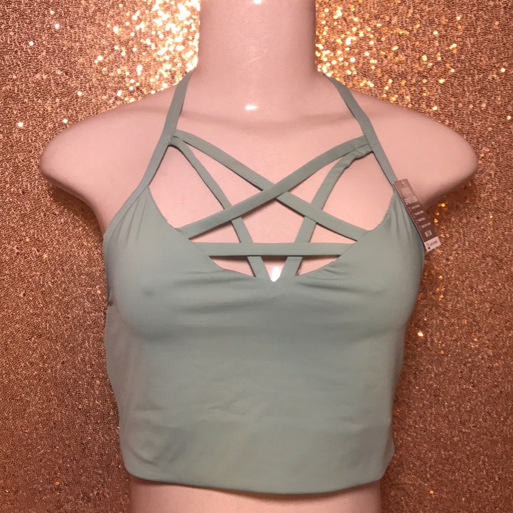 SALE✨VS PINK STRAPPY ULTIMATE SPORTS BRA NWT - Picture 2 of 4